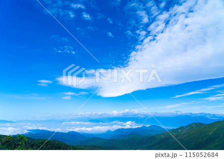 【山岳素材】夏の国師岳から見る山岳風景【山梨県】 115052684