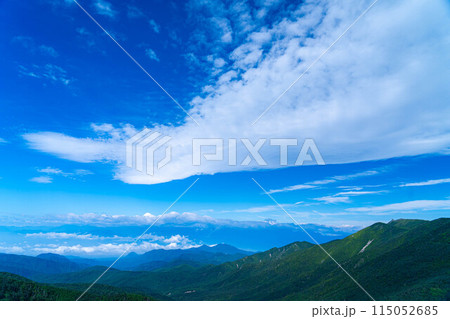 【山岳素材】夏の国師岳から見る山岳風景【山梨県】 115052685