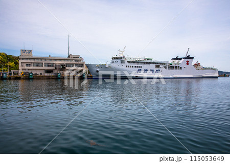 【新潟県・佐渡】小木港に入港する、こがね丸 【新潟県・佐渡】小木港に入港する、こがね丸 115053649