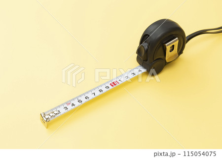 黄色背景にコンベックス 115054075