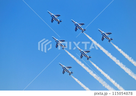 ブルーインパルスのアクロバット飛行 115054878