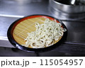 手打ちそば体験でのそばの茹であがり。少し太めの麺 115054957