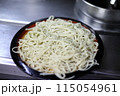 手打ちそば体験でのそばの茹であがり。少し太めの麺 115054961