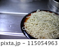 手打ちそば体験でのそばの茹であがり。少し太めの麺 115054963