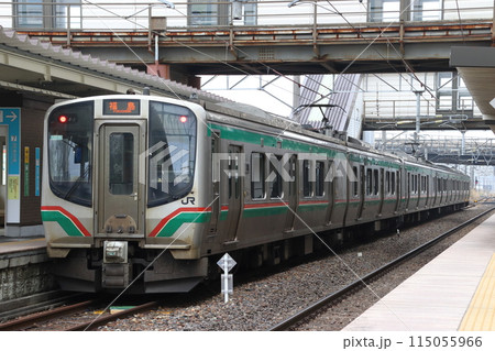 新白河駅に停車中の東北本線E721系電車（福島地区：新白河-郡山⇔福島-白石） 115055966