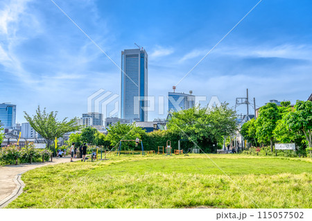 東京都渋谷区の都市風景　参宮橋駅　渋谷区立参宮橋公園 115057502