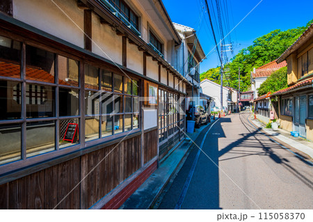 島根県　温泉津の町並み 115058370