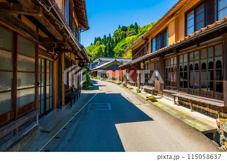 島根県　石見銀山　大森の町並み 115058637