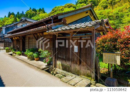 島根県　石見銀山　大森の町並み 115058642
