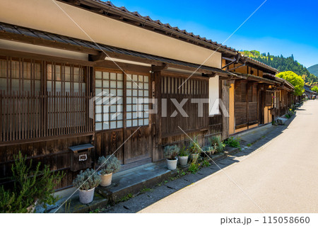 島根県　石見銀山　大森の町並み 115058660