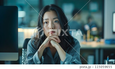 憂鬱な女性会社員01 115059655