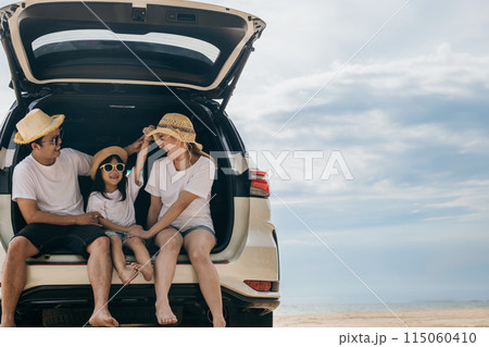 People enjoying road trip sitting on back their car, Parents and children traveling in holiday at sea beach, family having fun in summer vacation on beach blue sky, Happy Family and World Tourism Day 115060410