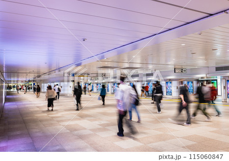 新宿駅 地下通路 新宿駅 地下通路 115060847