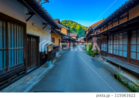 島根県　石見銀山　大森の町並み 115061622