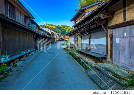 島根県　石見銀山　大森の町並み 115061653