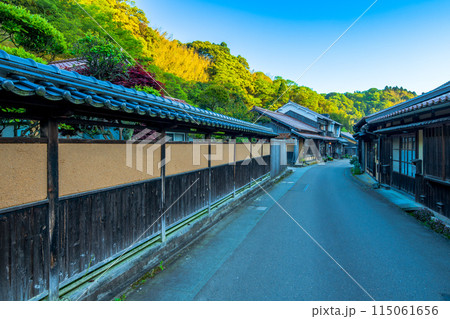 島根県　石見銀山　大森の町並み 115061656