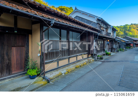 島根県　石見銀山　大森の町並み 115061659