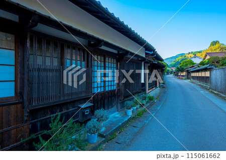 島根県　石見銀山　大森の町並み 115061662