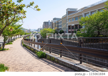 神戸の新湊川沿い 115061694