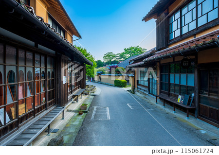 島根県　石見銀山　大森の町並み 115061724