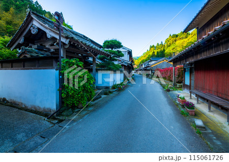 島根県　石見銀山　大森の町並み 115061726