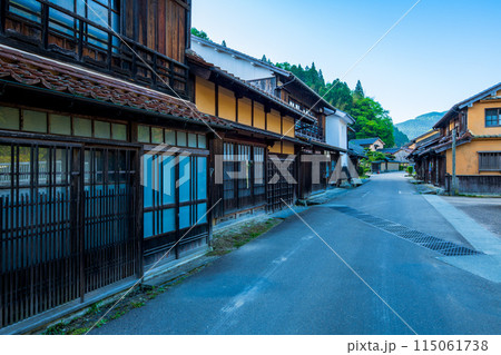 島根県　石見銀山　大森の町並み 115061738