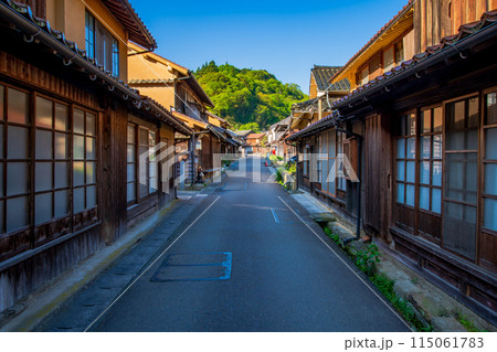 島根県　石見銀山　大森の町並み 115061783