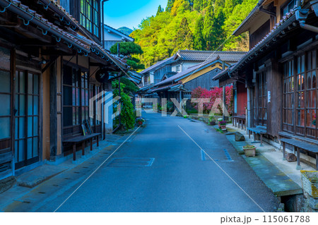 島根県　石見銀山　大森の町並み 115061788