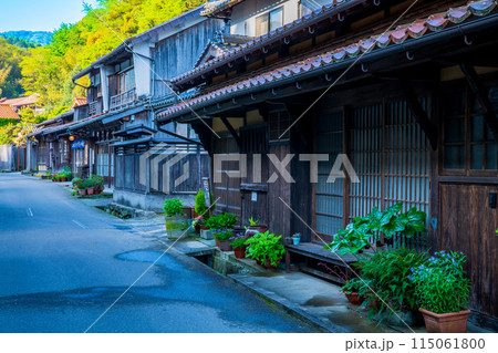 島根県　石見銀山　大森の町並み 115061800