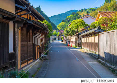島根県　石見銀山　大森の町並み 115061803