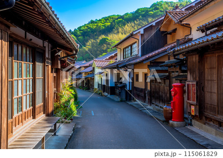 島根県　石見銀山　大森の町並み 115061829