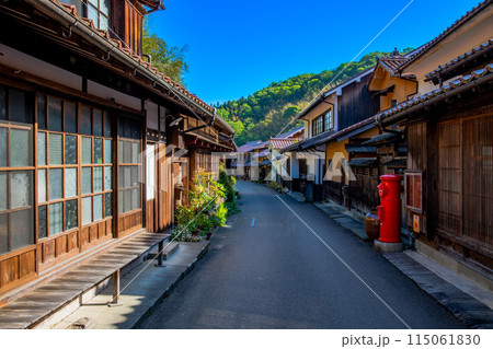島根県　石見銀山　大森の町並み 115061830