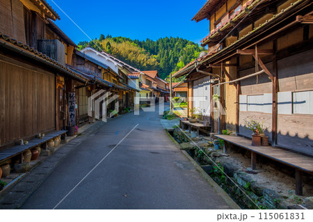 島根県　石見銀山　大森の町並み 115061831