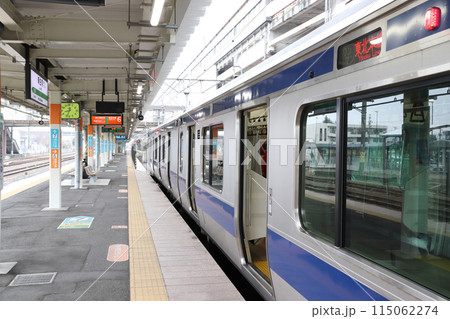 新白河駅に停車中の東北本線E531系電車（黒磯行） 115062274