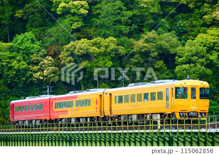 特急伊予灘ものがたり(道後編):愛媛の観光列車 特急伊予灘ものがたり(道後編):愛媛の観光列車 115062856