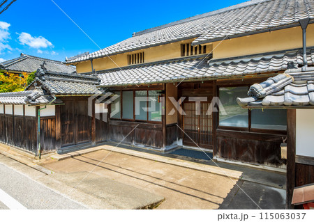 兵庫県　篠山市福住の町並み 115063037