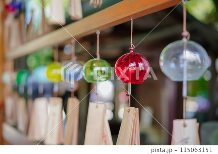 夏の美しい風鈴 115063151