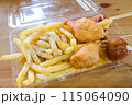 キッチンカーのポテトと唐揚げ 115064090