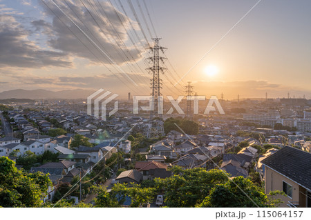 《東京都》一面に広がる住宅街の夕景・東京近郊エリア 《東京都》一面に広がる住宅街の夕景・東京近郊エリア 115064157