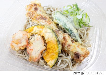 おいしい冷やし天ぷら蕎麦 115064185