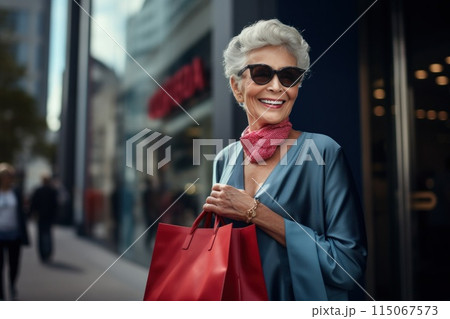 Elegant Elderly Woman Shopping in the City 115067573
