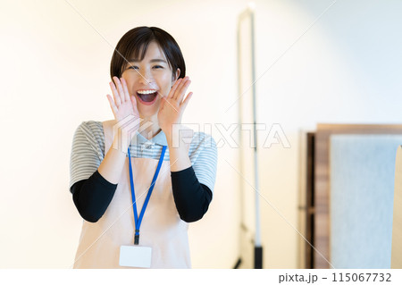 オフィスの清掃スタッフ  オフィスの清掃スタッフ  115067732