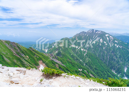 【山岳素材】夏の唐松岳登山風景【長野県】 【山岳素材】夏の唐松岳登山風景【長野県】 115068231