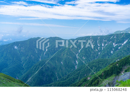 【山岳素材】夏の唐松岳登山風景【長野県】 【山岳素材】夏の唐松岳登山風景【長野県】 115068248