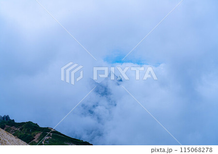 【登山素材】夏の燕岳の稜線と湧き上がる雲【長野県】 【登山素材】夏の燕岳の稜線と湧き上がる雲【長野県】 115068278