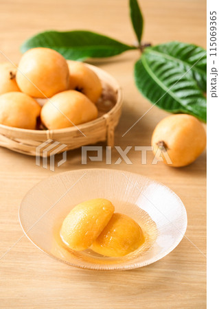 枇杷のコンポート 115069365