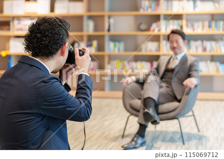 インタビュー 撮影 カメラマン インタビュー 撮影 カメラマン 115069712