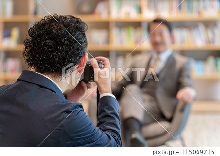 インタビュー　撮影　カメラマン 115069715