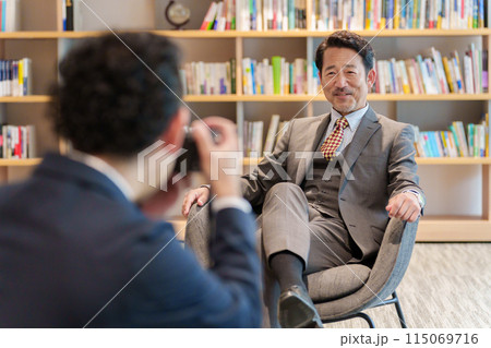 インタビュー　撮影　カメラマン 115069716