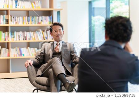 インタビュー　撮影　カメラマン 115069719